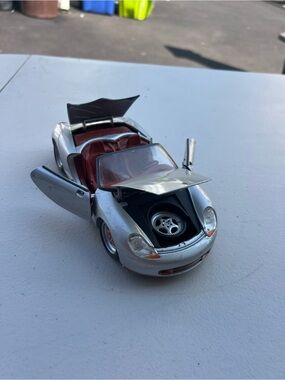 Maisto 1:18 Porsche Boxster Concept Silver Diecast Car Missing Side Mirrors